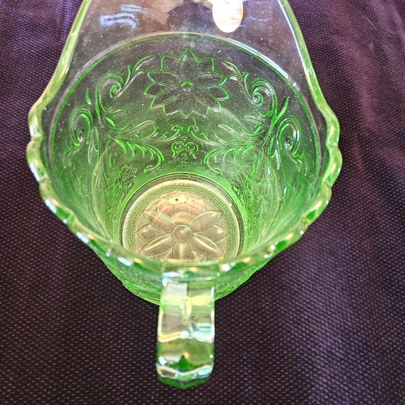 Vintage Indiana Glass ~Tiara Exclusive ~Chantilly Green Sandwich Pattern Pitcher - Picture 3 of 10